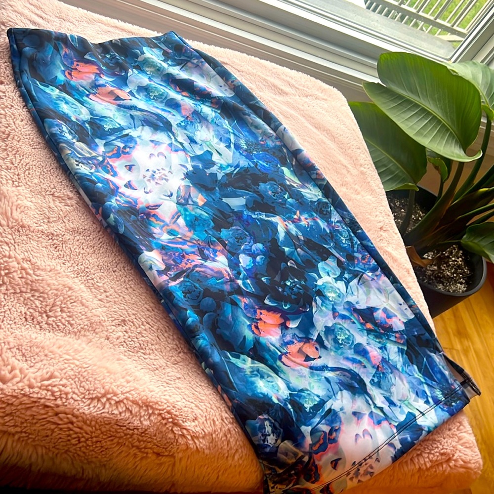 Pencil skirt blue tones